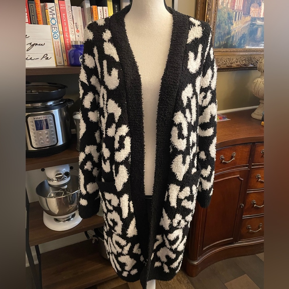 NWT White Mark Animal Print Sherpa Cardigan- Black - Picture 2 of 4